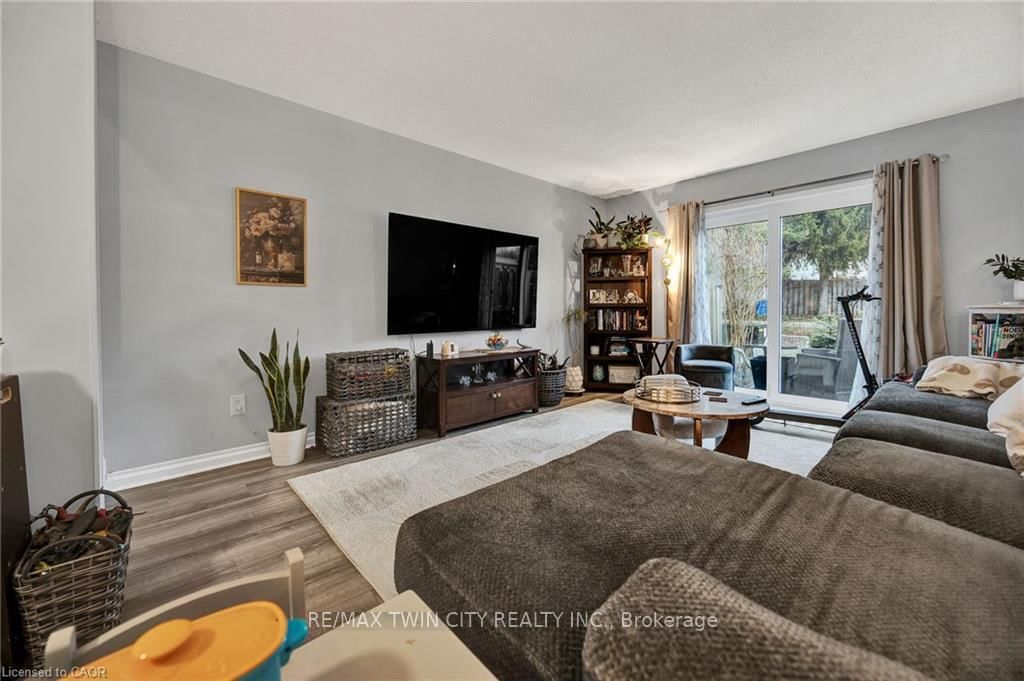 655 Albert Street, Unit C - Photo 4