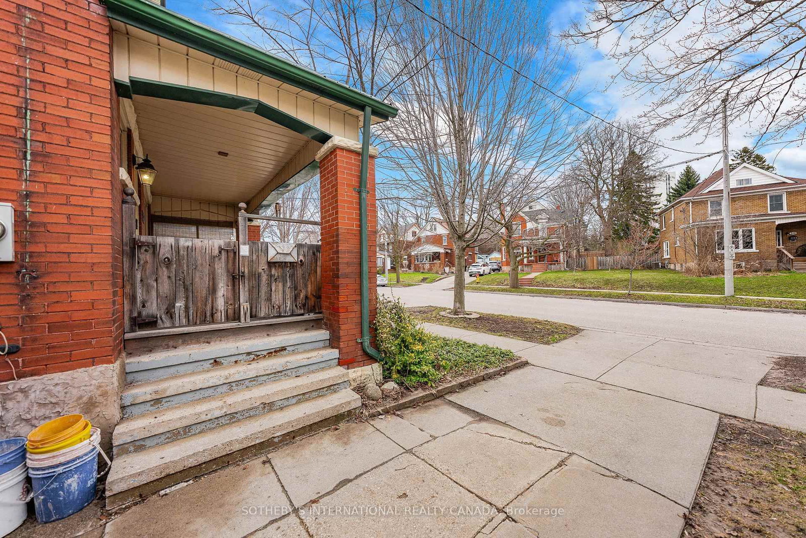 327 Park Street - Photo 4