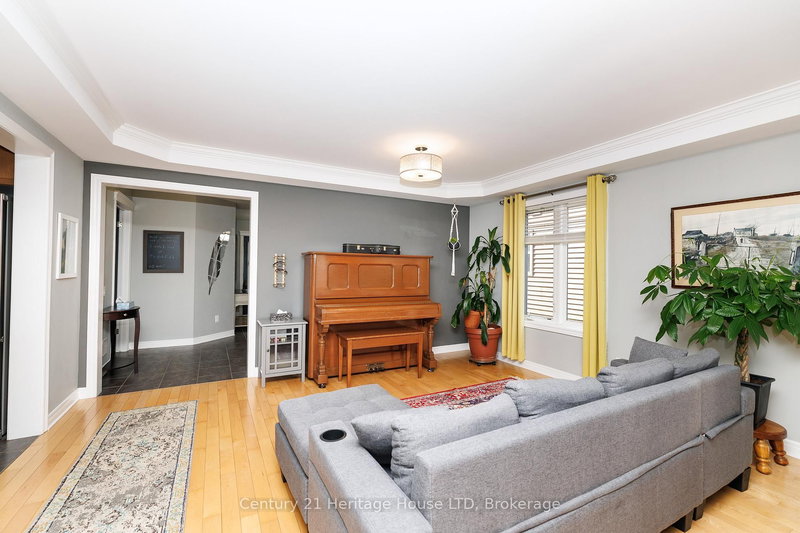 263 Empress Ave, Welland, L3B 0A5 | Image 3