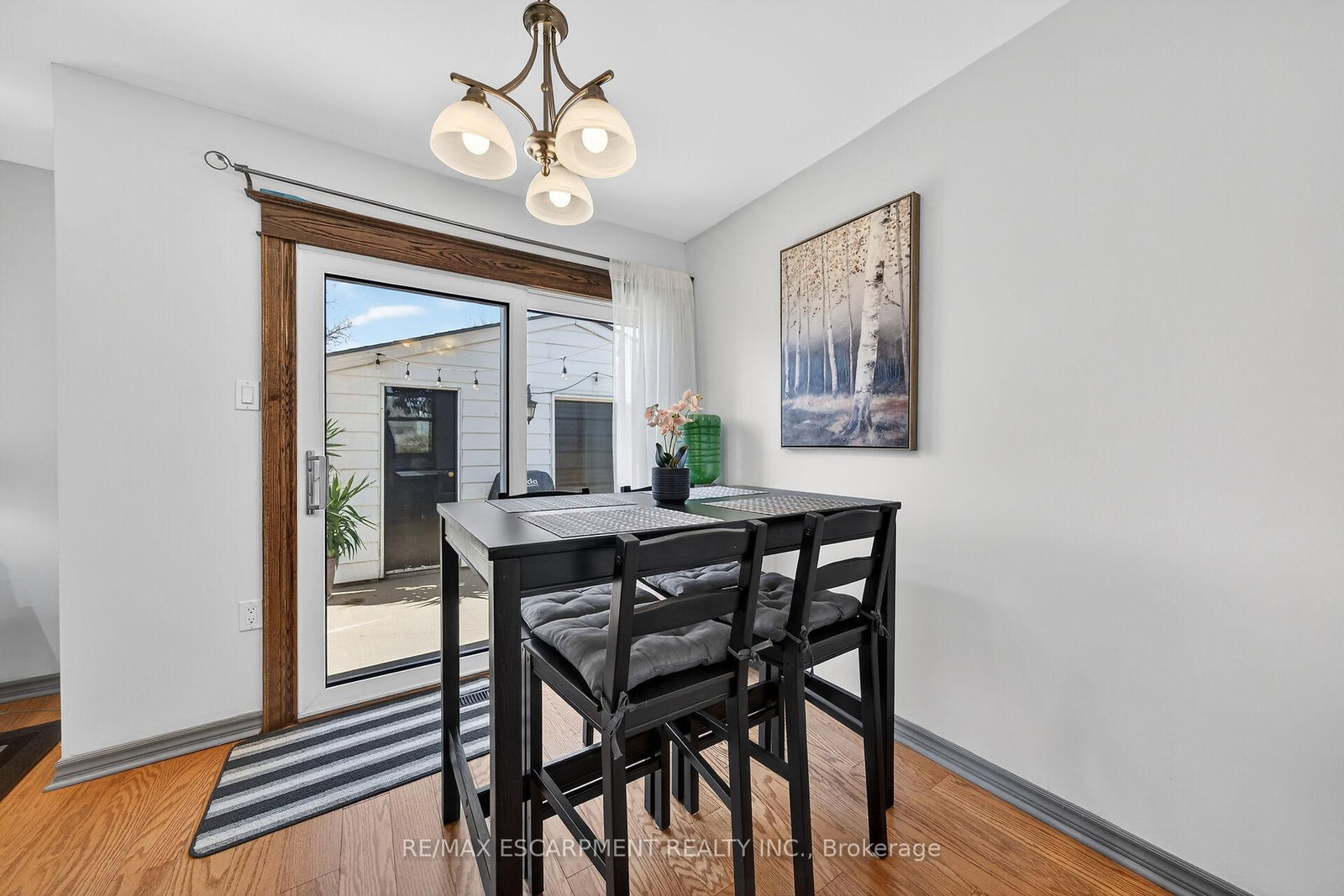 Detached House for sale at 211 Birchcliffe Crescent, Hamilton, Ontario, L8T 4L1 - Berrisfield - MLS: X12997684