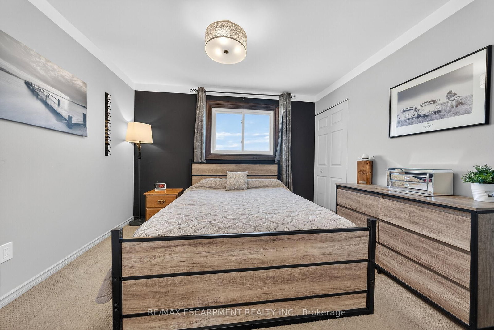 Detached House for sale at 211 Birchcliffe Crescent, Hamilton, Ontario, L8T 4L1 - Berrisfield - MLS: X12997684