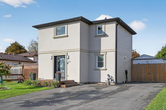 211 Birchcliffe Crescent