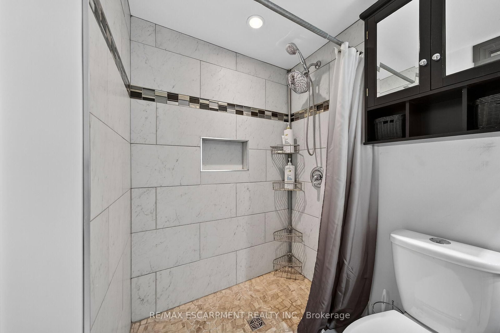 Detached House for sale at 211 Birchcliffe Crescent, Hamilton, Ontario, L8T 4L1 - Berrisfield - MLS: X12997684