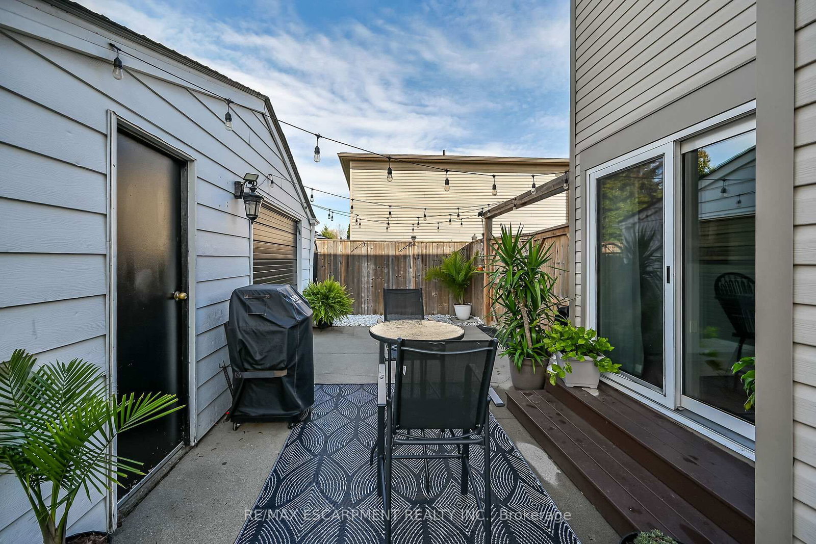 Detached House for sale at 211 Birchcliffe Crescent, Hamilton, Ontario, L8T 4L1 - Berrisfield - MLS: X12997684