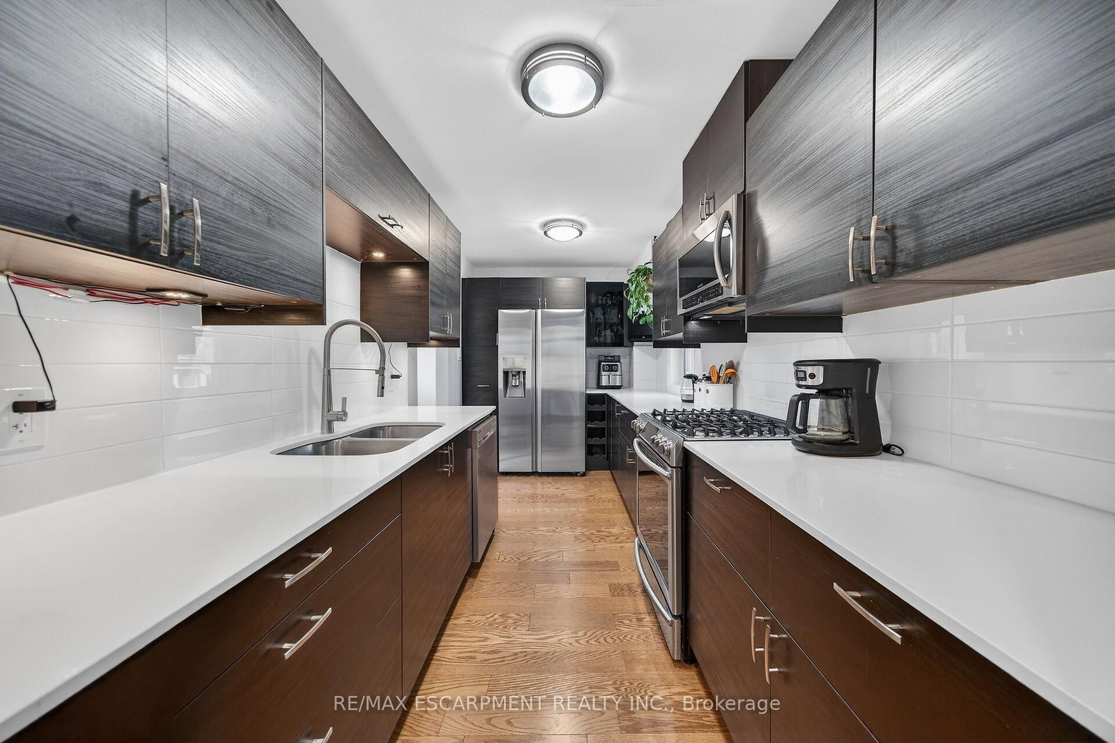 Detached House for sale at 211 Birchcliffe Crescent, Hamilton, Ontario, L8T 4L1 - Berrisfield - MLS: X12997684