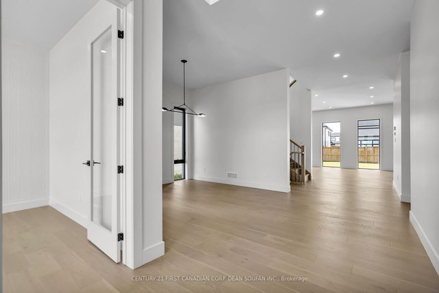 7132 SILVER CREEK Circle