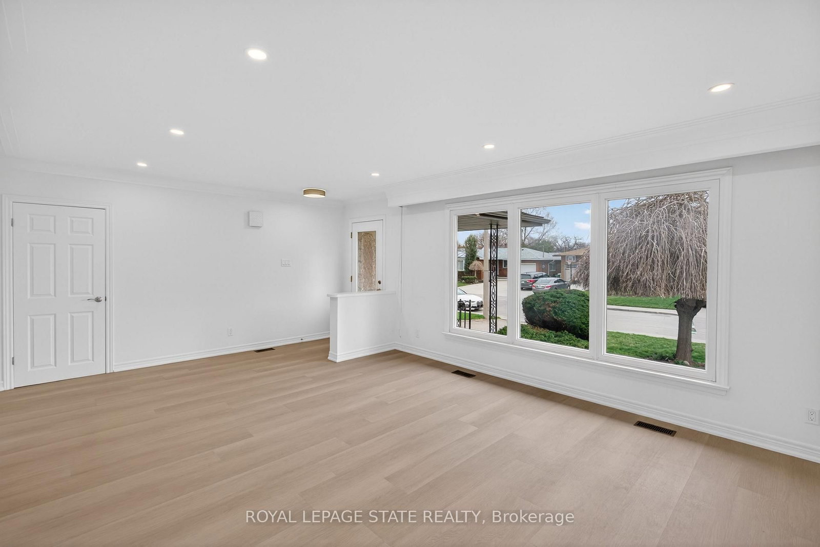 Detached House for sale at 188 Tuxedo Avenue, Hamilton, Ontario, L8K 2S4 - Delta - MLS: X12997900