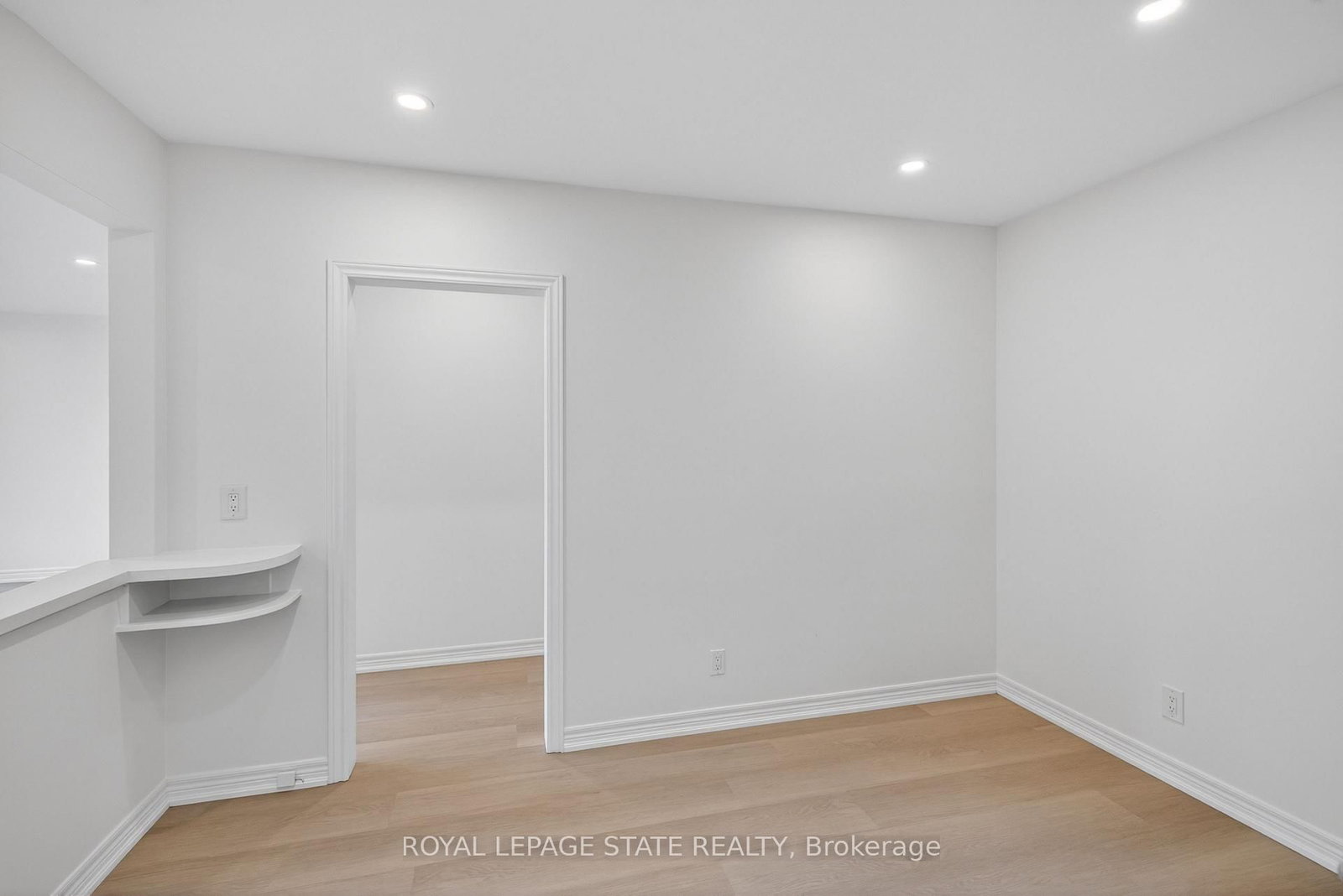 Detached House for sale at 188 Tuxedo Avenue, Hamilton, Ontario, L8K 2S4 - Delta - MLS: X12997900