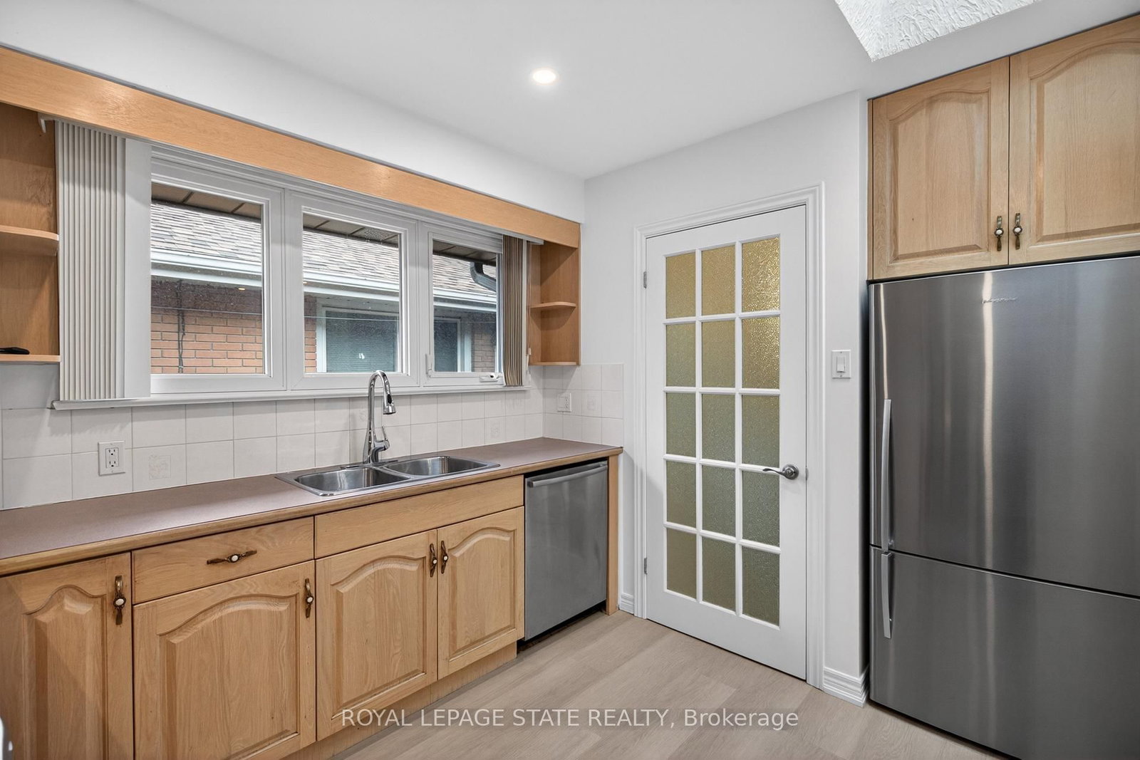 Detached House for sale at 188 Tuxedo Avenue, Hamilton, Ontario, L8K 2S4 - Delta - MLS: X12997900