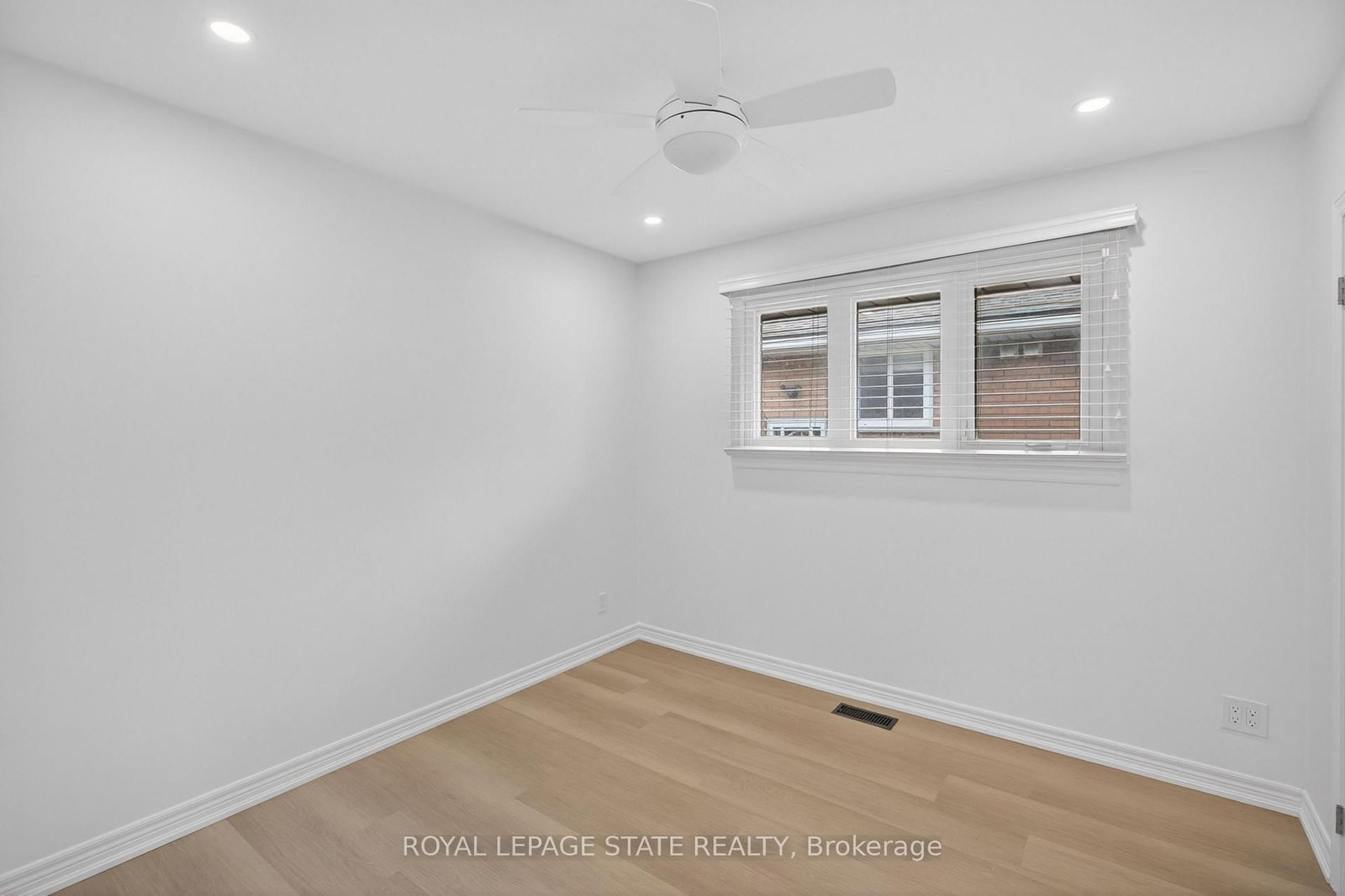 Detached House for sale at 188 Tuxedo Avenue, Hamilton, Ontario, L8K 2S4 - Delta - MLS: X12997900