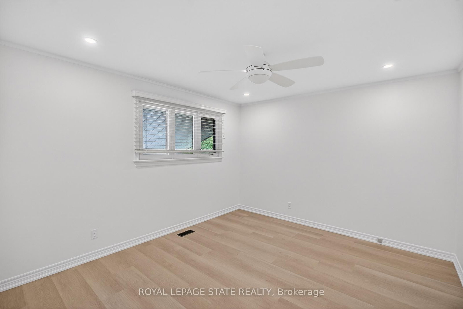 Detached House for sale at 188 Tuxedo Avenue, Hamilton, Ontario, L8K 2S4 - Delta - MLS: X12997900