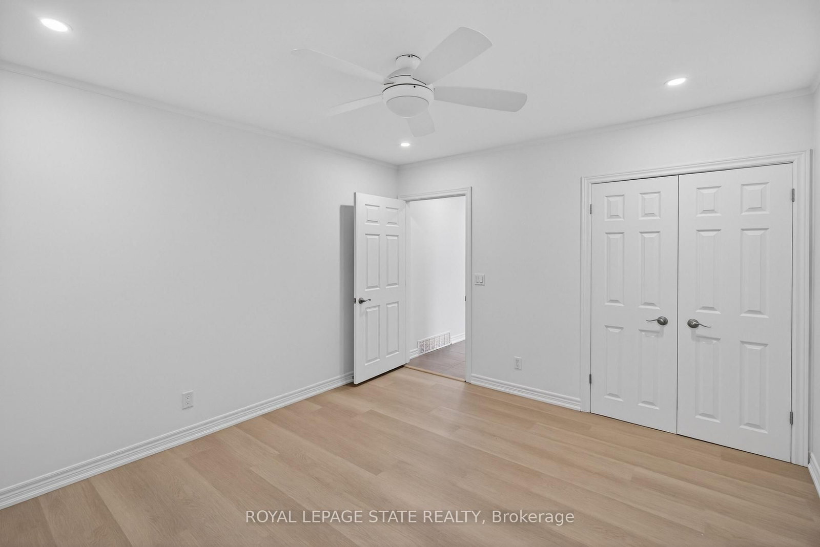 Detached House for sale at 188 Tuxedo Avenue, Hamilton, Ontario, L8K 2S4 - Delta - MLS: X12997900