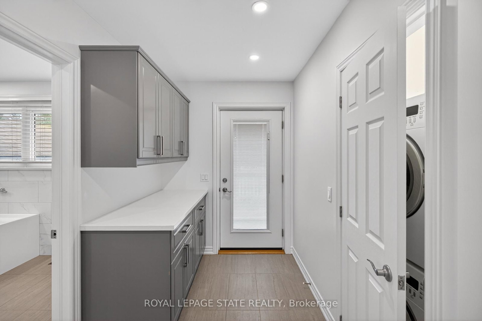 Detached House for sale at 188 Tuxedo Avenue, Hamilton, Ontario, L8K 2S4 - Delta - MLS: X12997900