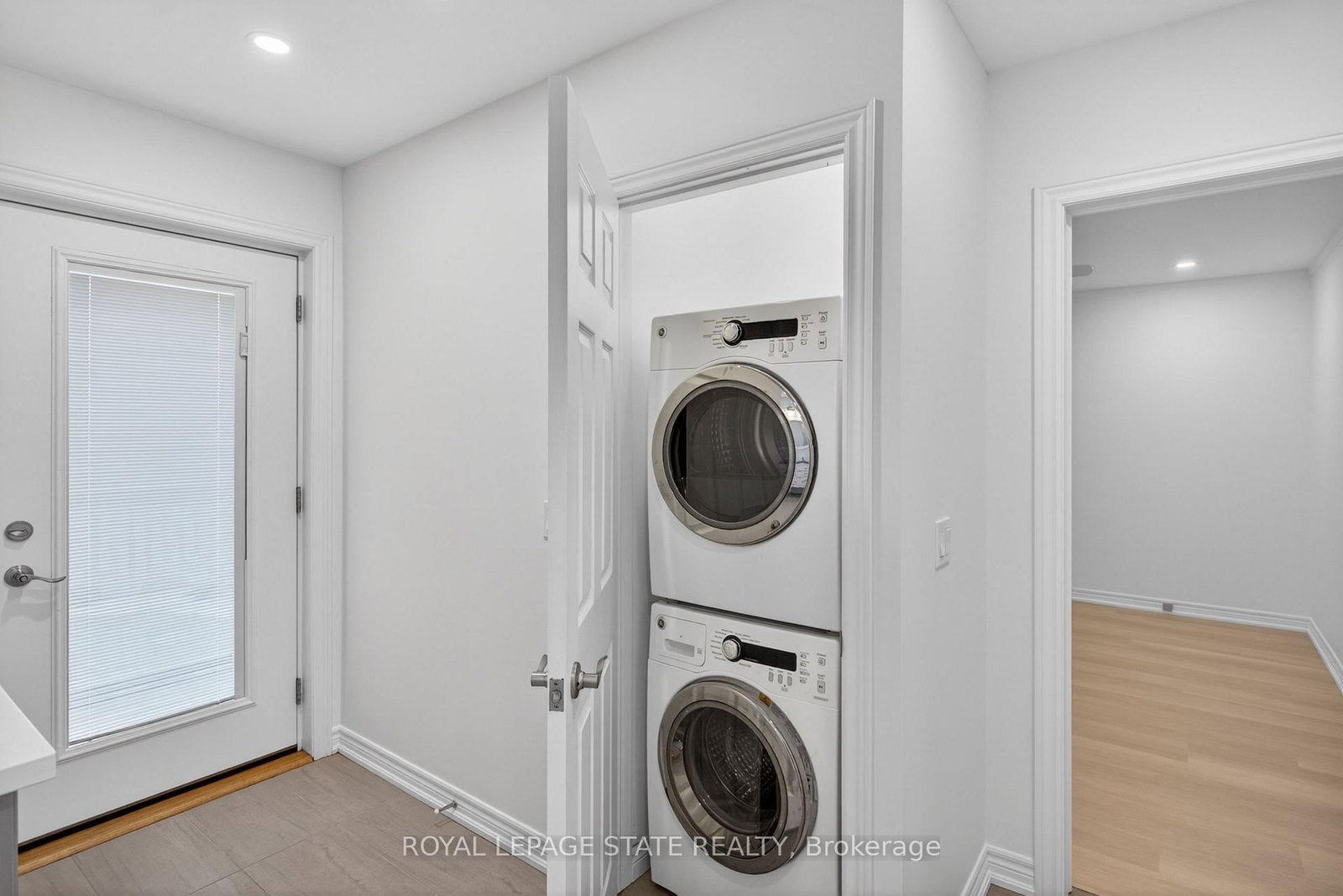 Detached House for sale at 188 Tuxedo Avenue, Hamilton, Ontario, L8K 2S4 - Delta - MLS: X12997900