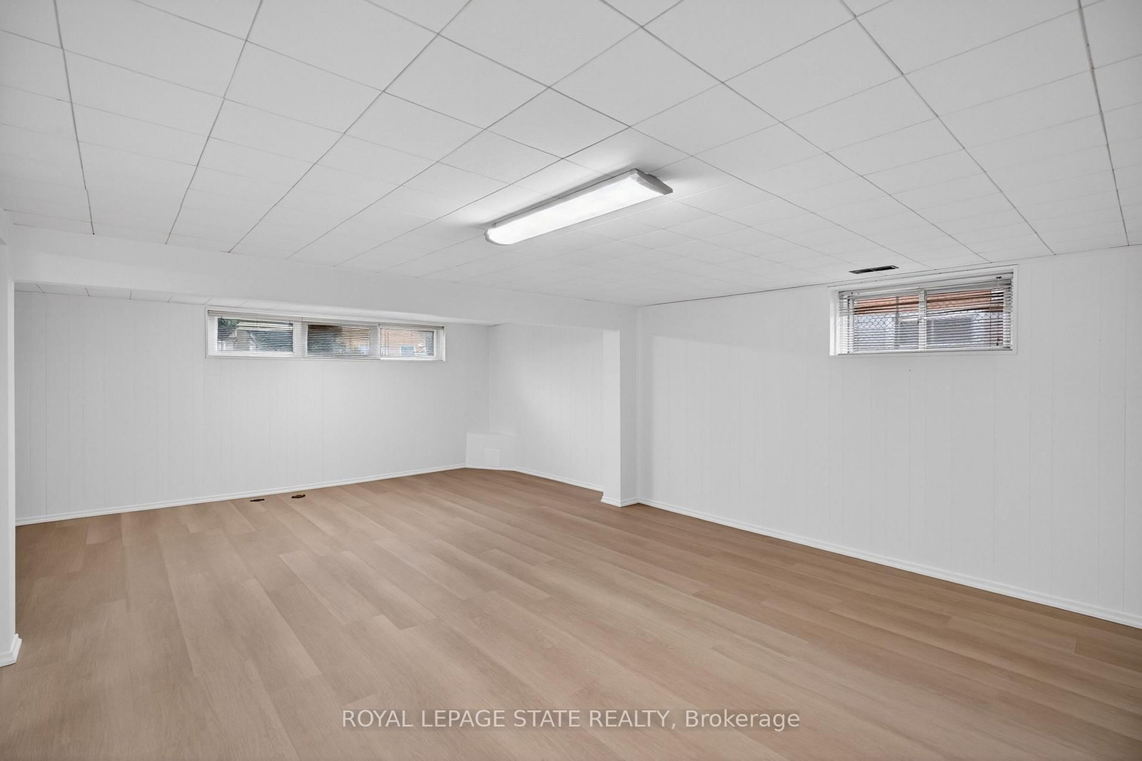 Detached House for sale at 188 Tuxedo Avenue, Hamilton, Ontario, L8K 2S4 - Delta - MLS: X12997900