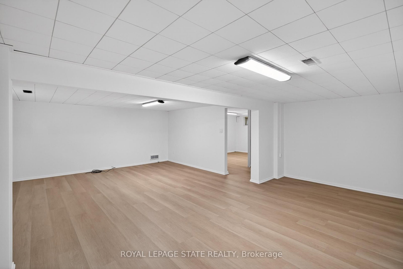 Detached House for sale at 188 Tuxedo Avenue, Hamilton, Ontario, L8K 2S4 - Delta - MLS: X12997900