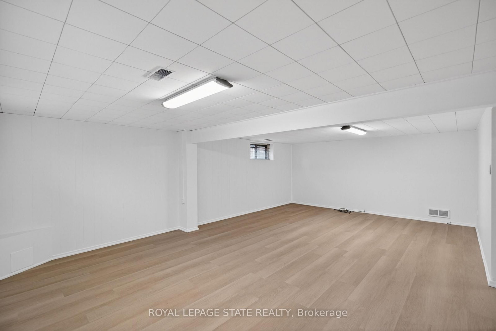 Detached House for sale at 188 Tuxedo Avenue, Hamilton, Ontario, L8K 2S4 - Delta - MLS: X12997900