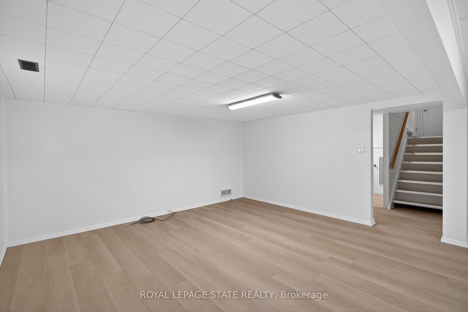 Detached House for sale at 188 Tuxedo Avenue, Hamilton, Ontario, L8K 2S4 - Delta - MLS: X12997900