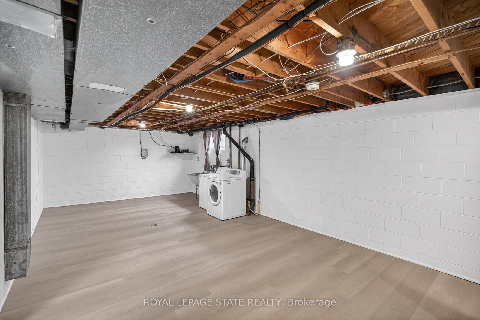 Detached House for sale at 188 Tuxedo Avenue, Hamilton, Ontario, L8K 2S4 - Delta - MLS: X12997900