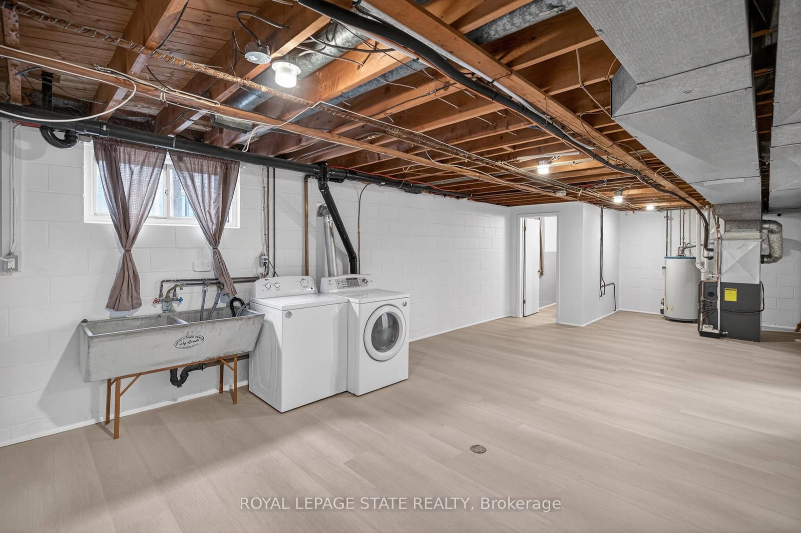 Detached House for sale at 188 Tuxedo Avenue, Hamilton, Ontario, L8K 2S4 - Delta - MLS: X12997900