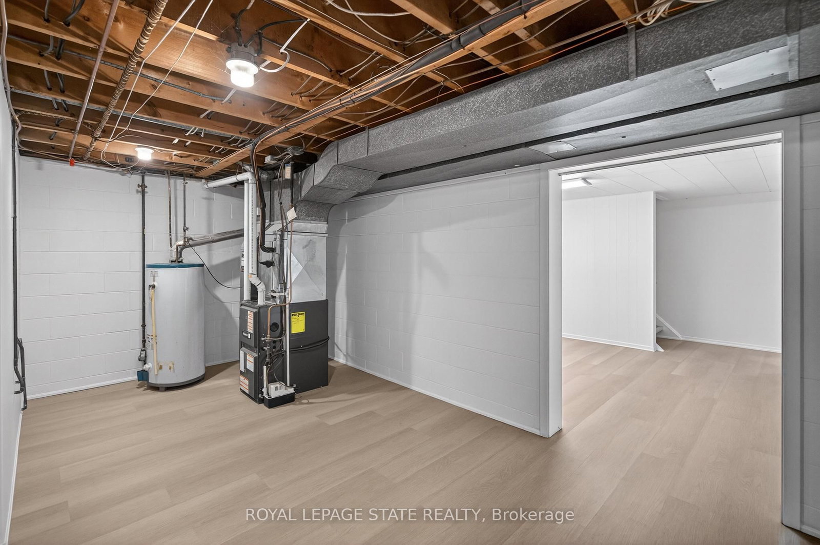 Detached House for sale at 188 Tuxedo Avenue, Hamilton, Ontario, L8K 2S4 - Delta - MLS: X12997900