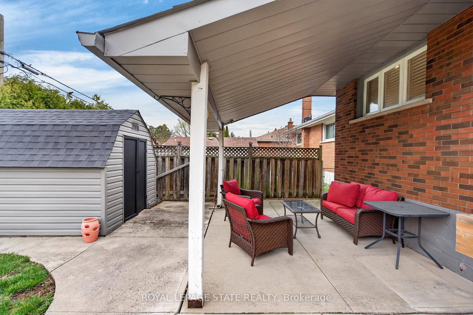 Detached House for sale at 188 Tuxedo Avenue, Hamilton, Ontario, L8K 2S4 - Delta - MLS: X12997900