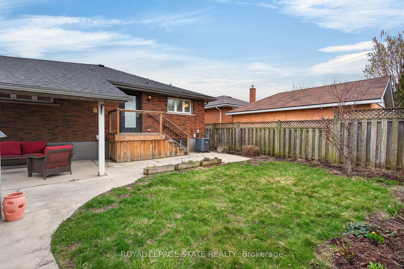 Detached House for sale at 188 Tuxedo Avenue, Hamilton, Ontario, L8K 2S4 - Delta - MLS: X12997900