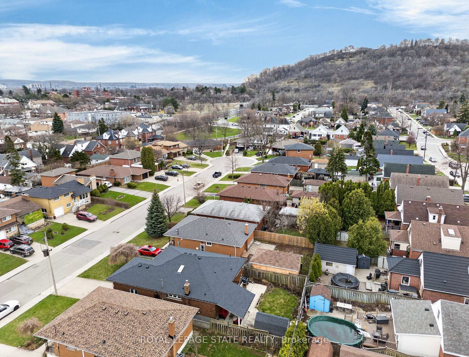 Detached House for sale at 188 Tuxedo Avenue, Hamilton, Ontario, L8K 2S4 - Delta - MLS: X12997900