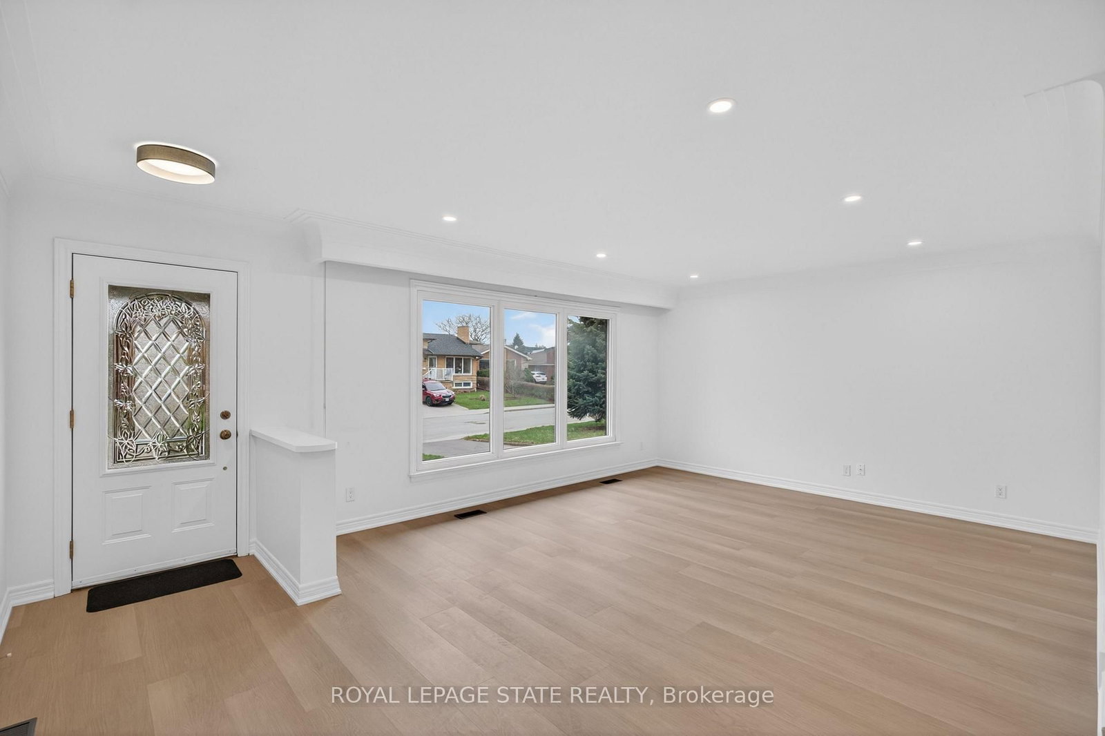 Detached House for sale at 188 Tuxedo Avenue, Hamilton, Ontario, L8K 2S4 - Delta - MLS: X12997900