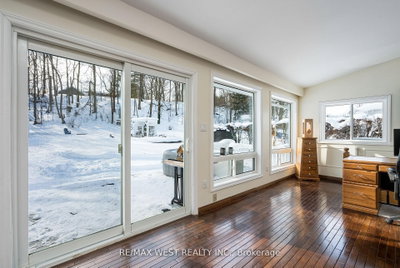 25 Edwin Street W — photo 5