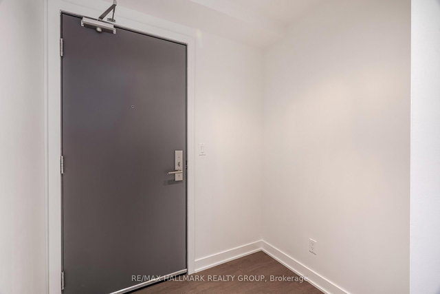 710 - 203 Catherine Street W