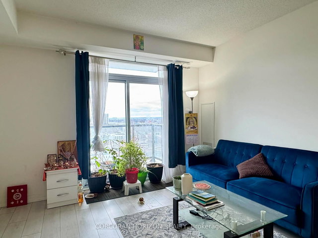 1507 - 55 Duke Street W