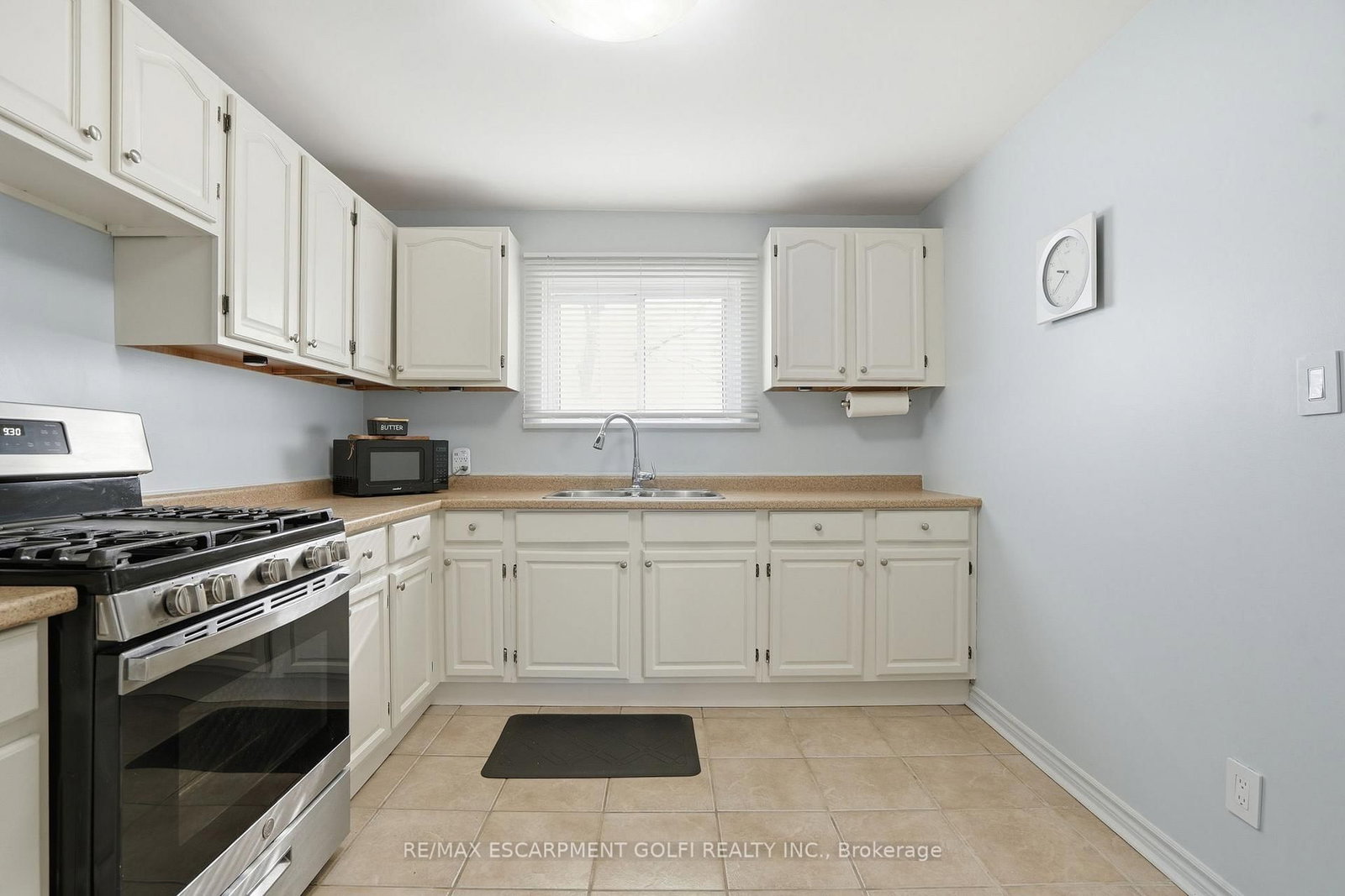 Detached House for sale at 30 Harold Avenue, Welland, Ontario, L3B 1J5 - Welland Downtown - MLS: X12998340