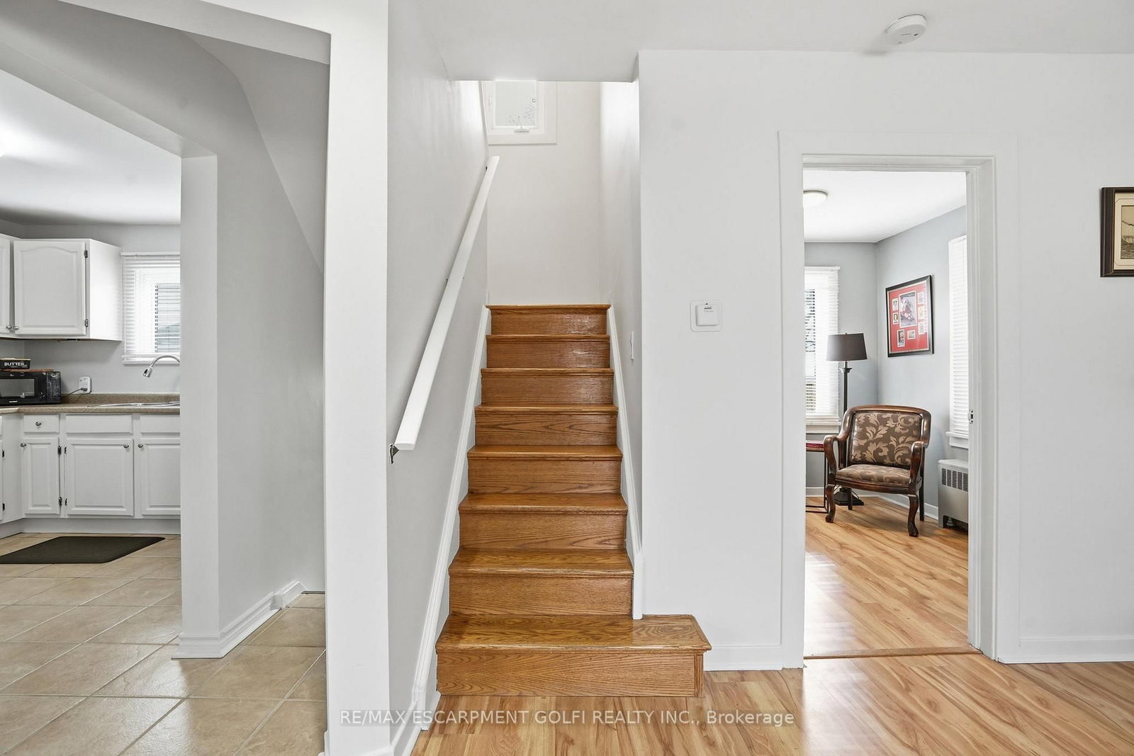 Detached House for sale at 30 Harold Avenue, Welland, Ontario, L3B 1J5 - Welland Downtown - MLS: X12998340