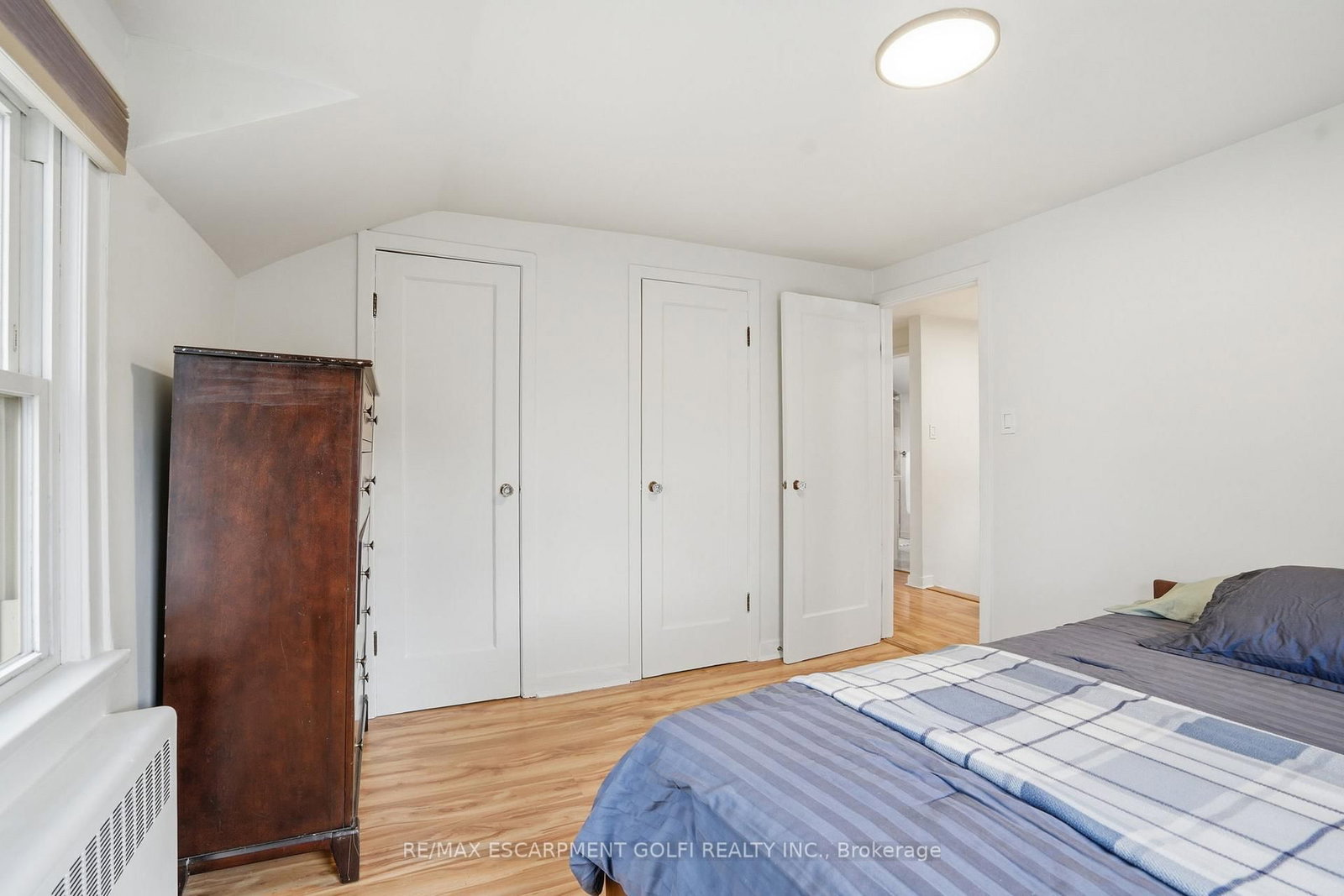 Detached House for sale at 30 Harold Avenue, Welland, Ontario, L3B 1J5 - Welland Downtown - MLS: X12998340