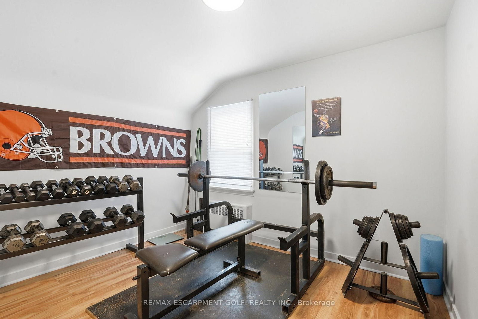 Detached House for sale at 30 Harold Avenue, Welland, Ontario, L3B 1J5 - Welland Downtown - MLS: X12998340