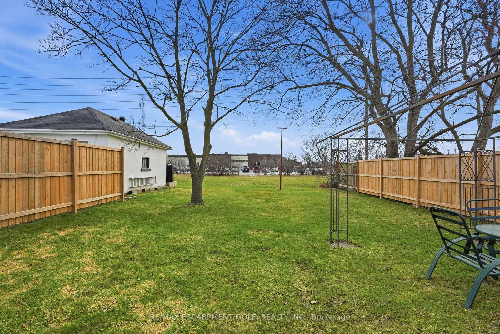 Detached House for sale at 30 Harold Avenue, Welland, Ontario, L3B 1J5 - Welland Downtown - MLS: X12998340