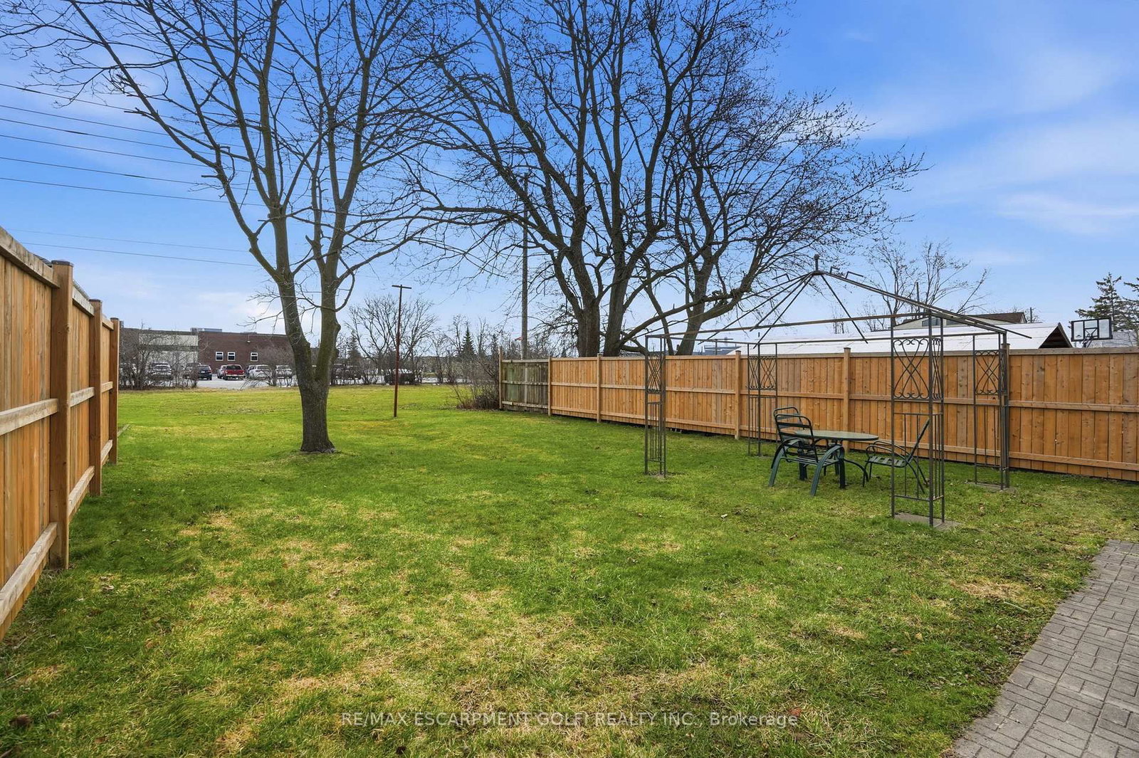 Detached House for sale at 30 Harold Avenue, Welland, Ontario, L3B 1J5 - Welland Downtown - MLS: X12998340