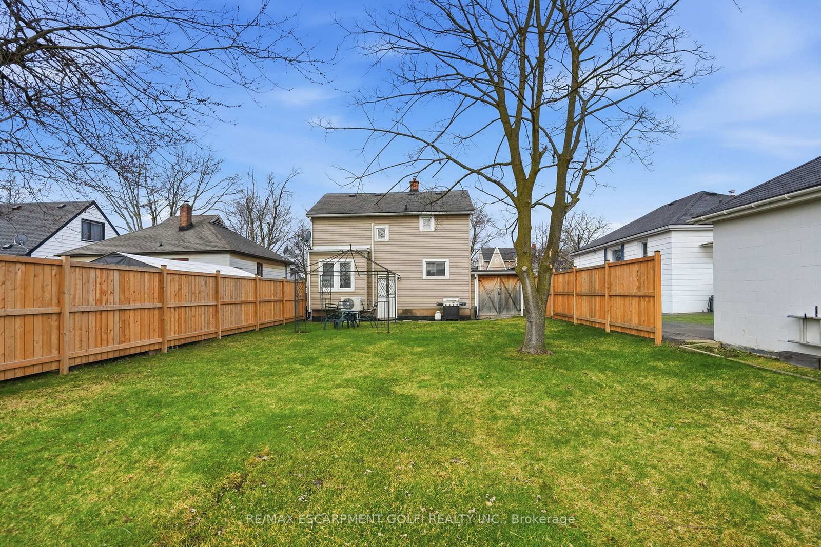 Detached House for sale at 30 Harold Avenue, Welland, Ontario, L3B 1J5 - Welland Downtown - MLS: X12998340