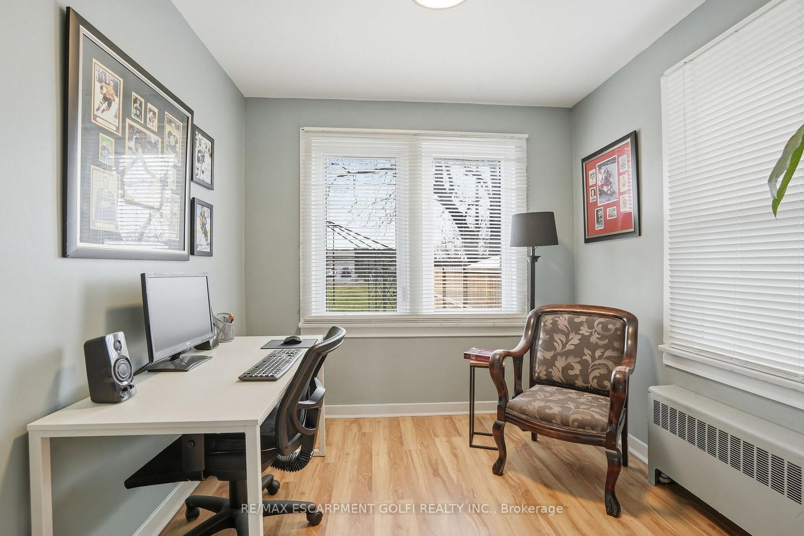 Detached House for sale at 30 Harold Avenue, Welland, Ontario, L3B 1J5 - Welland Downtown - MLS: X12998340