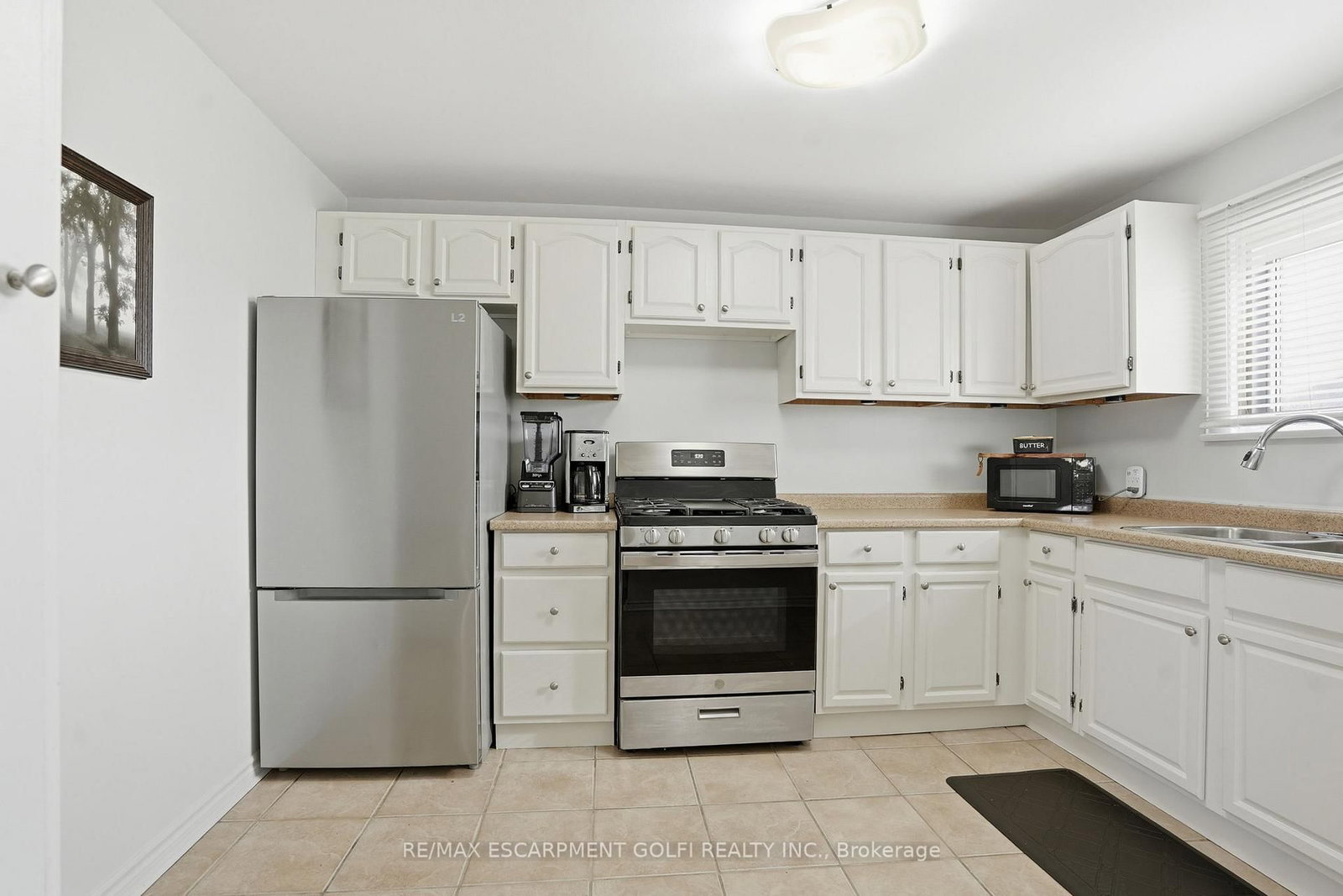 Detached House for sale at 30 Harold Avenue, Welland, Ontario, L3B 1J5 - Welland Downtown - MLS: X12998340