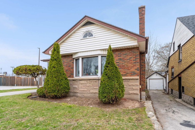 home for sale on 367 Norfolk Street N