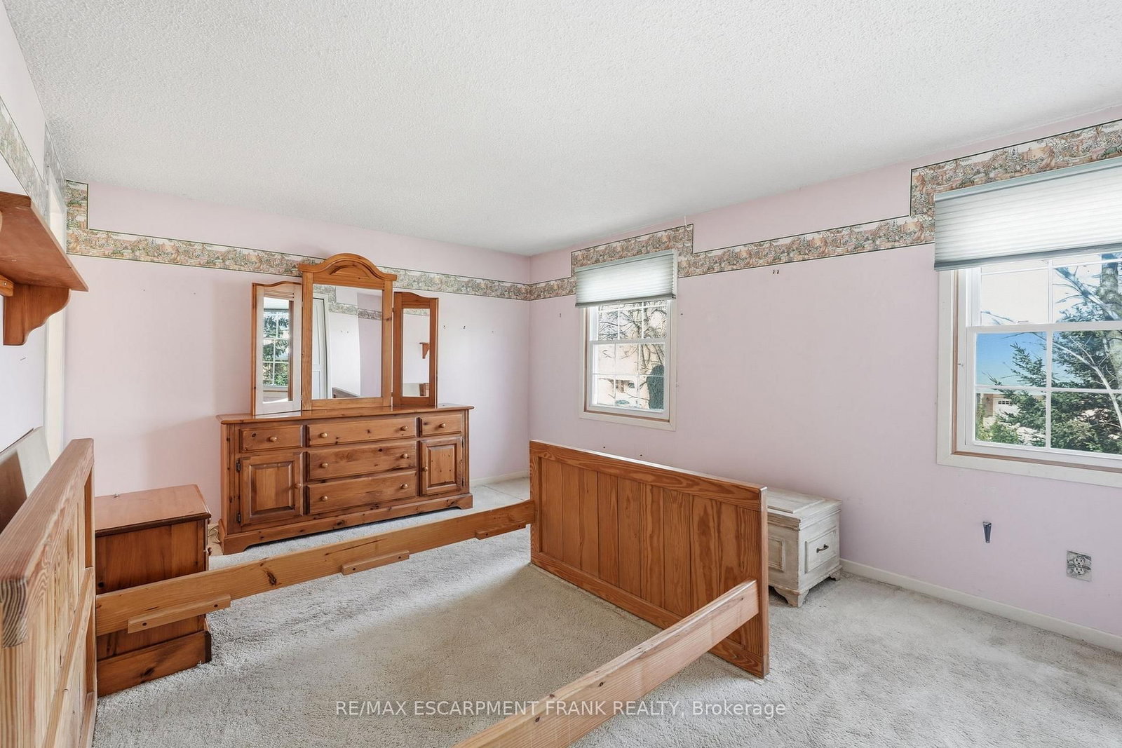 Detached House for sale at 471 KNIGHTSBRIDGE Crescent, Hamilton, Ontario, L9G 3S4 - Ancaster - MLS: X12998400