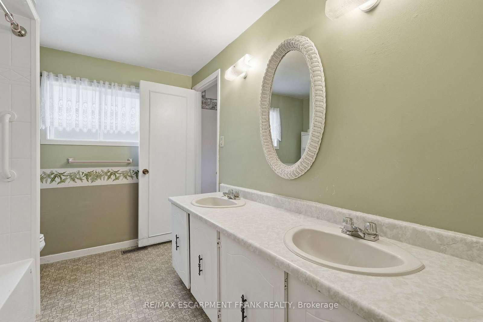 Detached House for sale at 471 KNIGHTSBRIDGE Crescent, Hamilton, Ontario, L9G 3S4 - Ancaster - MLS: X12998400