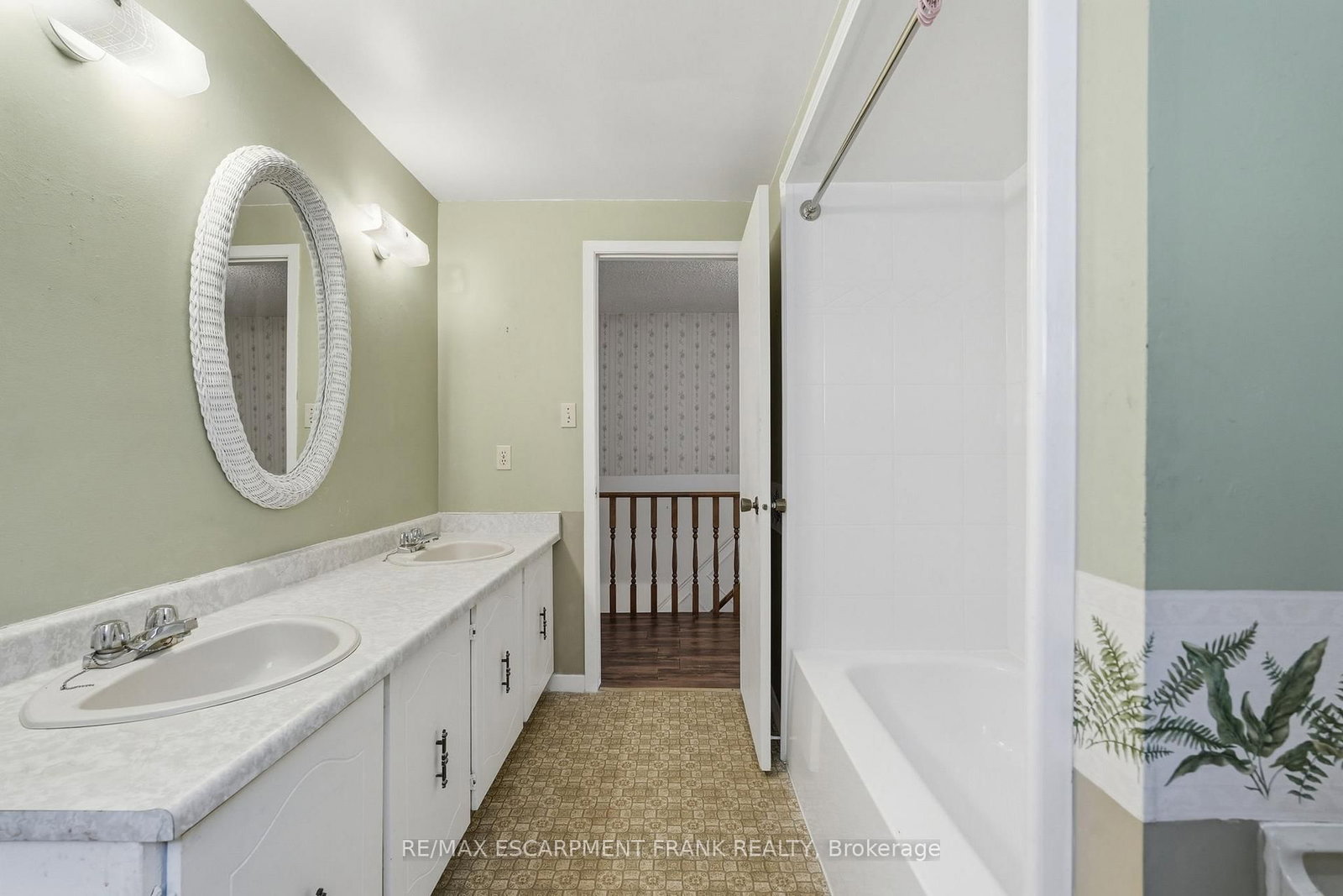 Detached House for sale at 471 KNIGHTSBRIDGE Crescent, Hamilton, Ontario, L9G 3S4 - Ancaster - MLS: X12998400