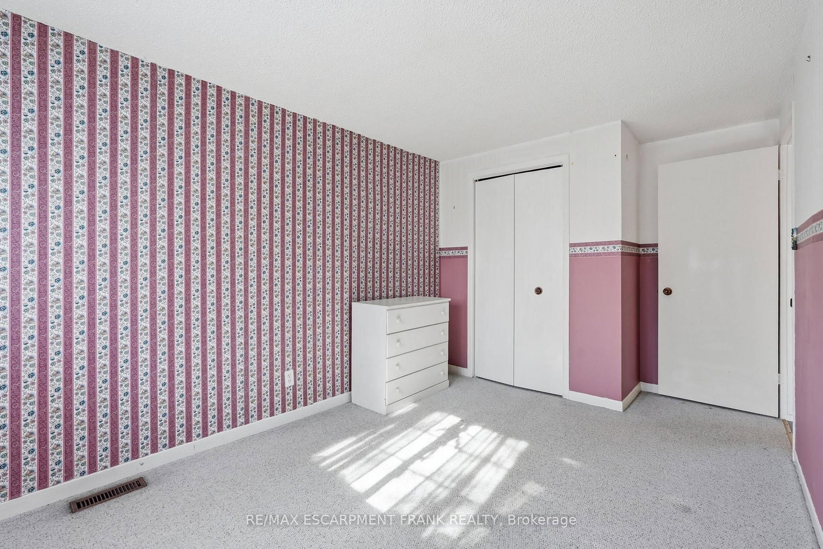 Detached House for sale at 471 KNIGHTSBRIDGE Crescent, Hamilton, Ontario, L9G 3S4 - Ancaster - MLS: X12998400