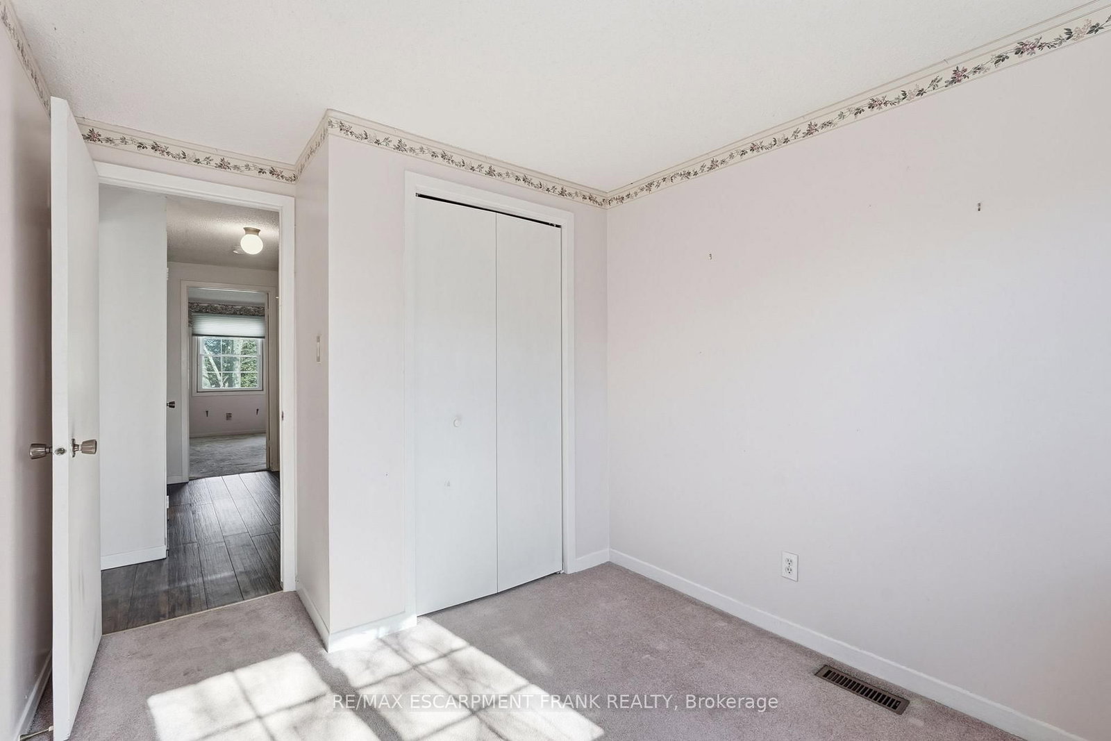 Detached House for sale at 471 KNIGHTSBRIDGE Crescent, Hamilton, Ontario, L9G 3S4 - Ancaster - MLS: X12998400