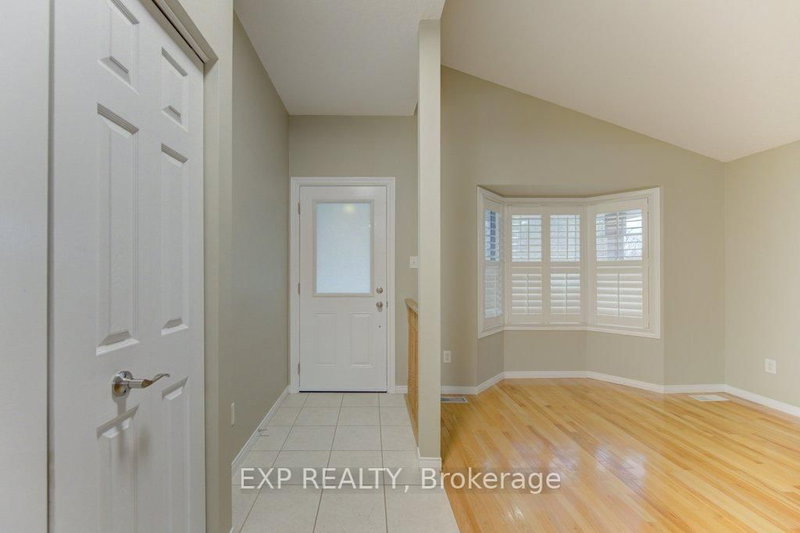 431 Lausanne Cres, Waterloo, N2T 2X6 | Image 2