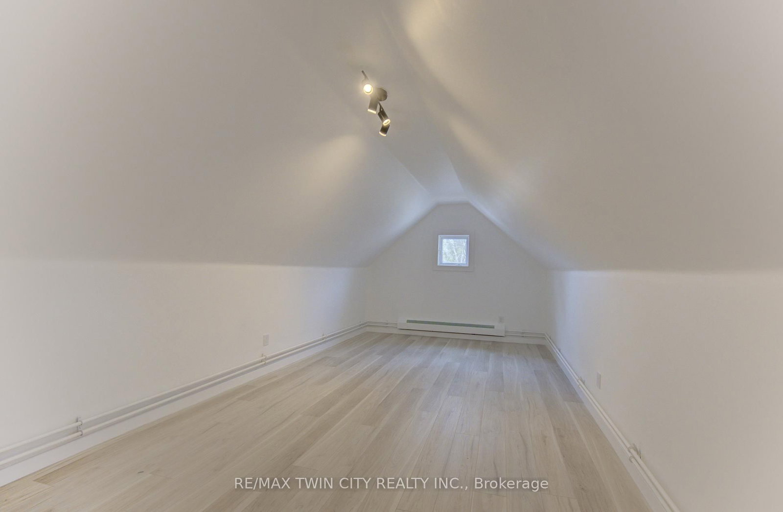 67 Louisa Street W - Photo 34