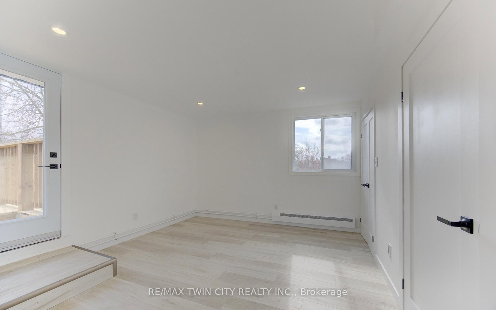 67 Louisa Street W - Photo 36